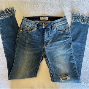 FREE PEOPLE!! Frayed Distressed Skinny Jeans